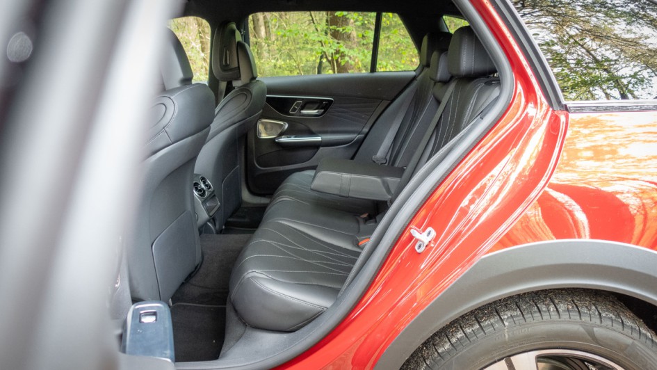 Mercedes C 220 d All Terrain in Patagonienrot Rücksitze