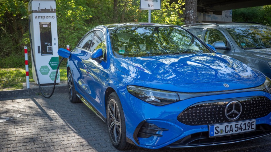CLA 350 an 50-kW-Ladesäule