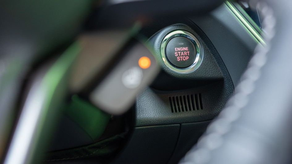 Startknopf zum Anlassen des Motors im Subaru Crosstrek aufgenommen