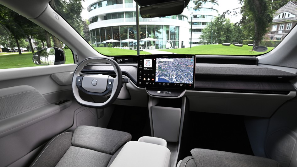 Gesamtes Volvo-EX60-Cockpit in einem Foto