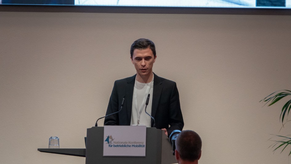 Ein Blick über den Tellerrand: Mit Handfesten Innovationsprojekten Betriebliche Mobilität voranbringen, nannte Philipp Schmitz von EIT Urban Mobility seinen Vortrag 