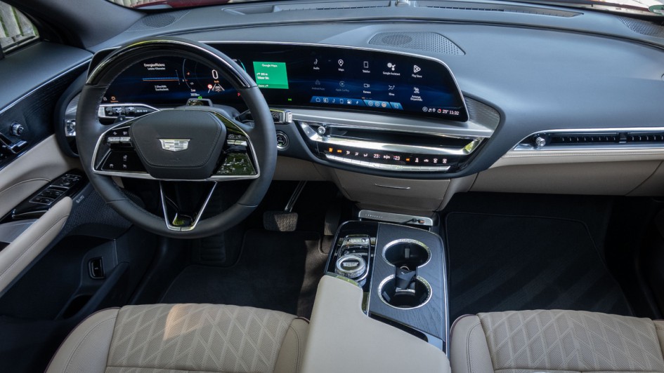 Cadillac Lyriq Armaturenbrett in Gänze fotografiert