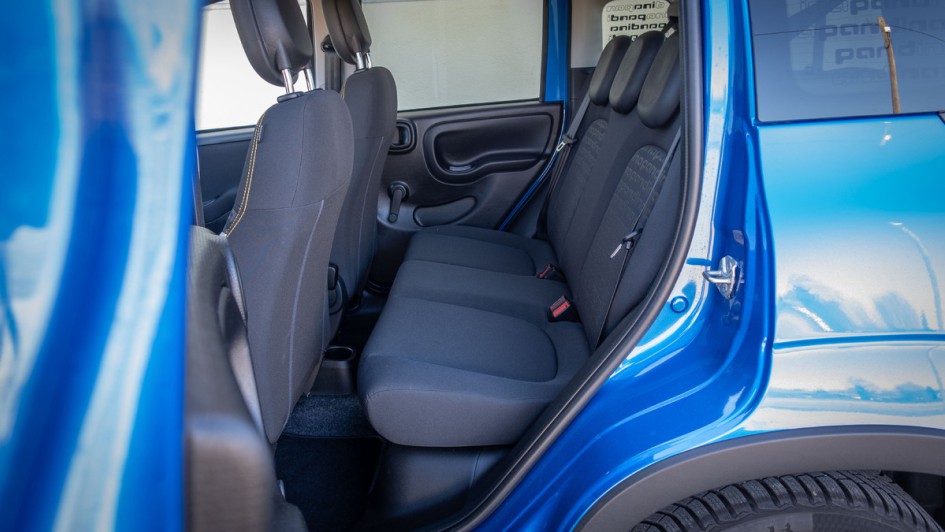 Rücksitze im Fiat Pandina mit logo