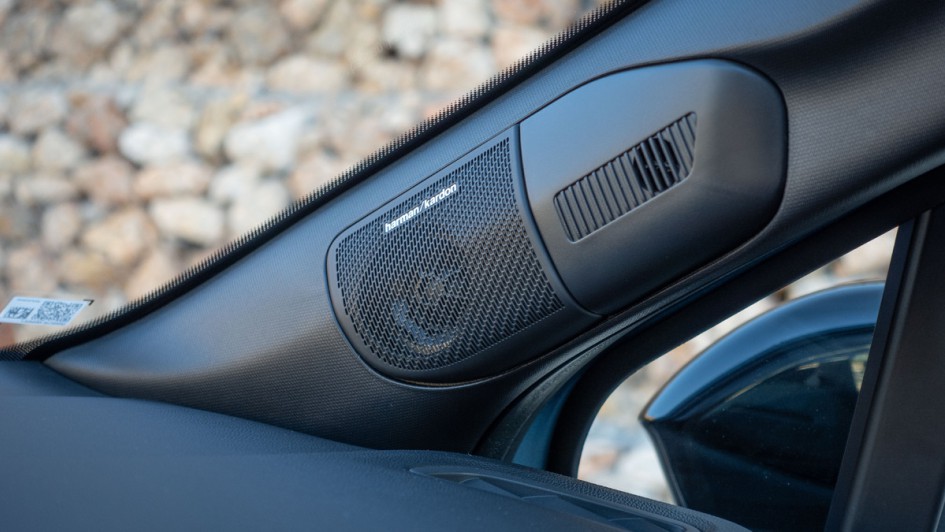 Foto der Hochtöner in der A-Säule vom Harman-Kardon Soundsystem im Renault Symbioz