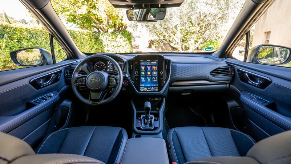 Cockpitfoto vom Subaru Forester 2025