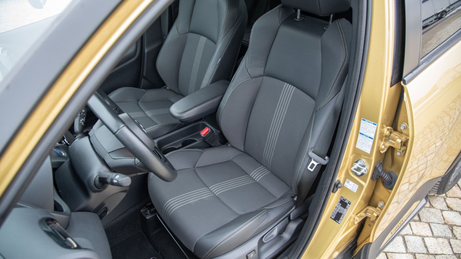 Toyota Yaris Cross Hybrid AWD Sitze innen in der Ausstattungslinie Adventure