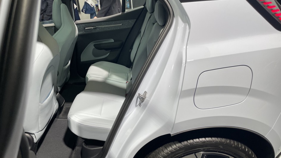 Volvo EX30 Ruecksitze, Rueckbank mit zu kleinem Einstieg