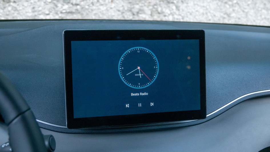 Bildschirmschoner mit digitaler Analoguhr im BYD Dolphin Surf