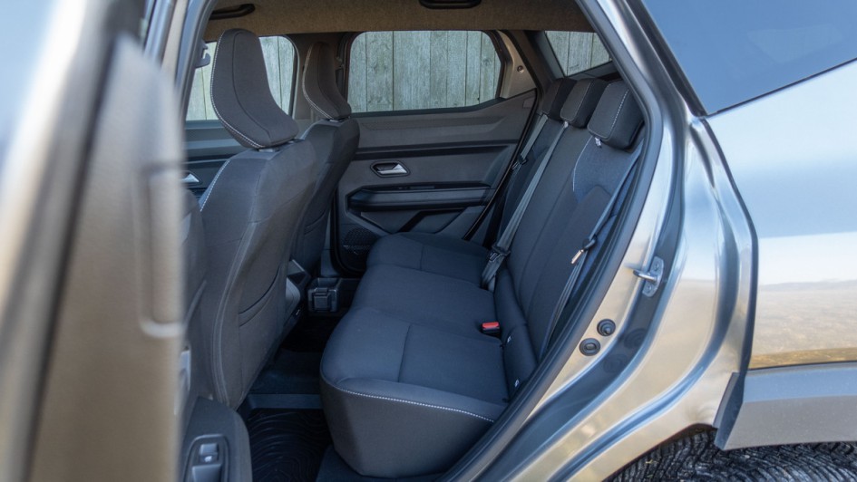 Rücksitze in Normalstellung im Dacia Duster 2025