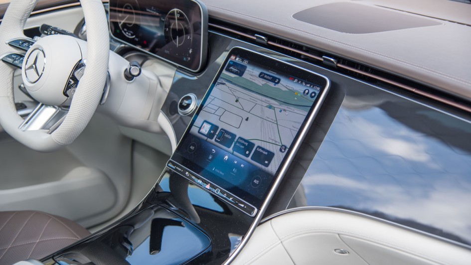 Mercedes EQE SUV Foto vom Zentraldisplay