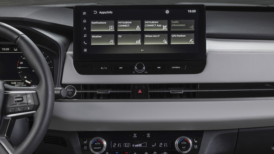 Zentraldisplay auf dem Armaturenbrett im Outlander von Mitsubishi