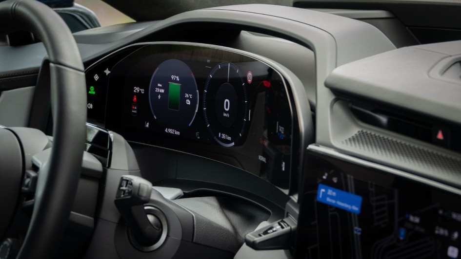 Detailfoto des Kombiinstruments im Cayenne Electric