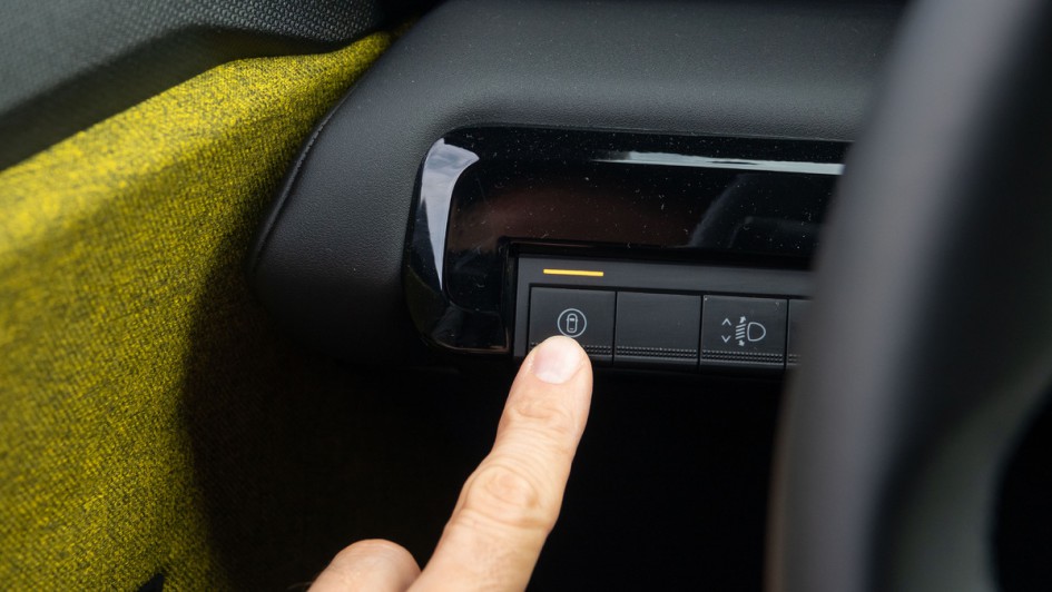 Taste zum Deaktivieren der Assistenzsysteme im R5