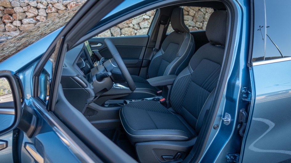 Vordersitze im Renault Symbioz fotografiert