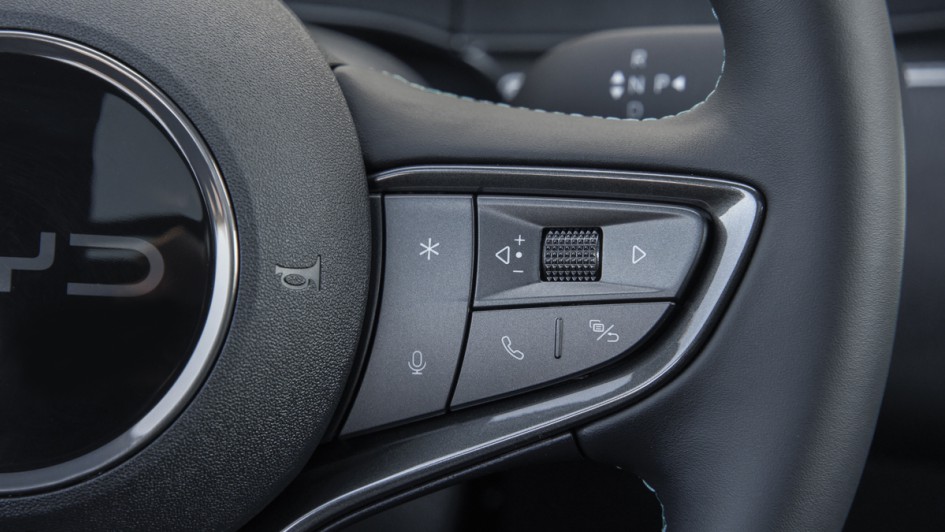 Lenkradfernbedienung am Volant des BYD Seal 6 Touring