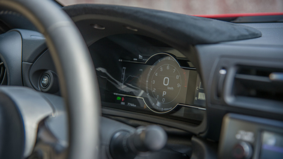 Toyota GR86 Tacho mit digitalem Drehzahlmesser