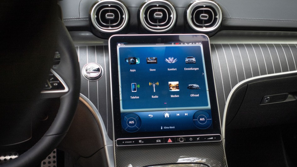 Mercedes C 220 d All Terrain in Patagonienrot Mittelkonsole mit Infotainmentsystem