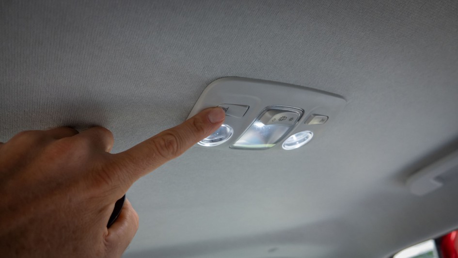 Deckenleuchte im Fond des Opel Frontera Electric