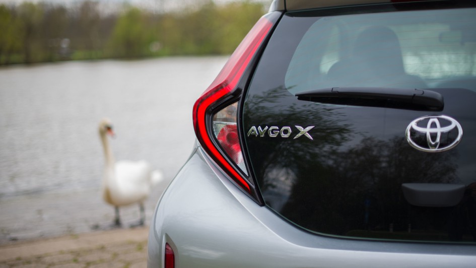 Toyota Aygo X Detailaufnahme vom heck mit Schwan
