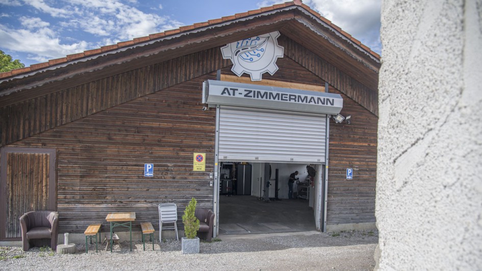 Wir besuchten die Werkstatt – eine halbe Fahrstunde süd-westlich von München gelegen. 