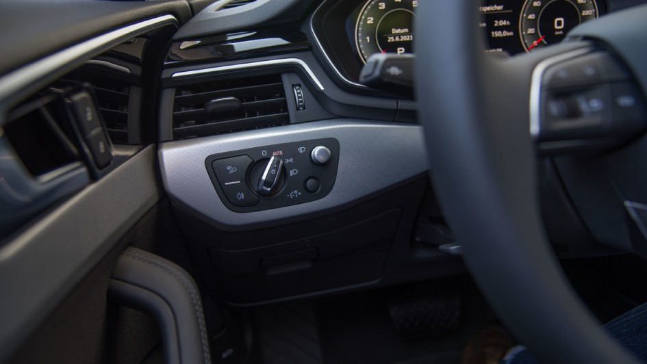 Lichtschalter des Audi A4 Baujahr 2023 im Detail fotografiert