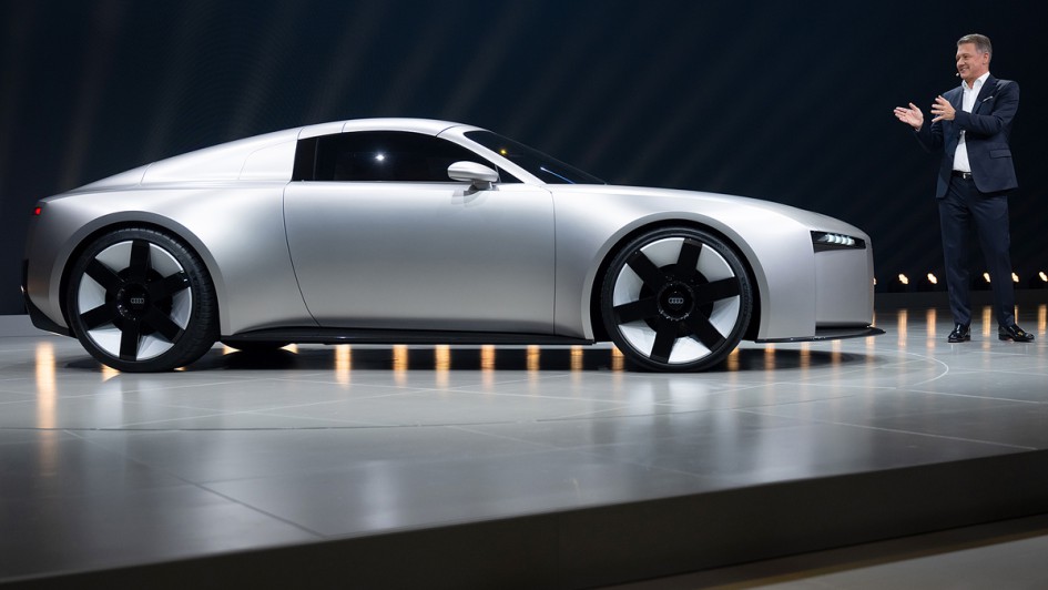 Gernot Döllner, Vorstandsvorsitzender der Audi AG, präsentiert während einer Pressekonferenz vor Beginn der Internationalen Automobil-Ausstellung (IAA Mobility) die Studie Audi Concept C. Die IAA Mobility 2025 findet vom 09.-14.09.2025 in München statt.
