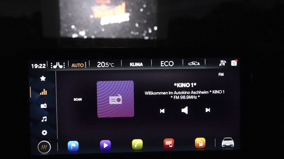 Den Sound gibt es natürlich über das eigene Radio im Auto.
