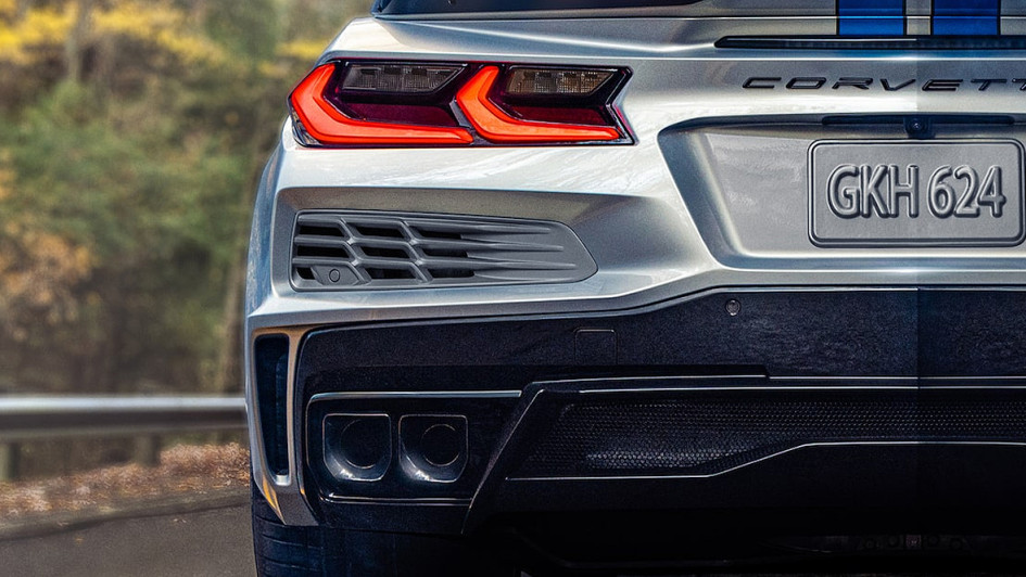 Chevrolet-Corvette-E-Ray-1