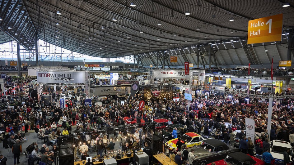 Foto der Messehalle der Retro Classics von oben fotografiert
