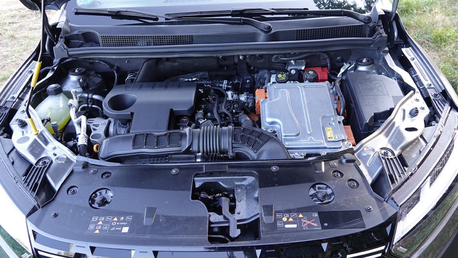 Der Motor besteht aus drei Elementen: den 94-PS-Benziner sowie einen E-Motor mit 49 und einen mit 20 PS.