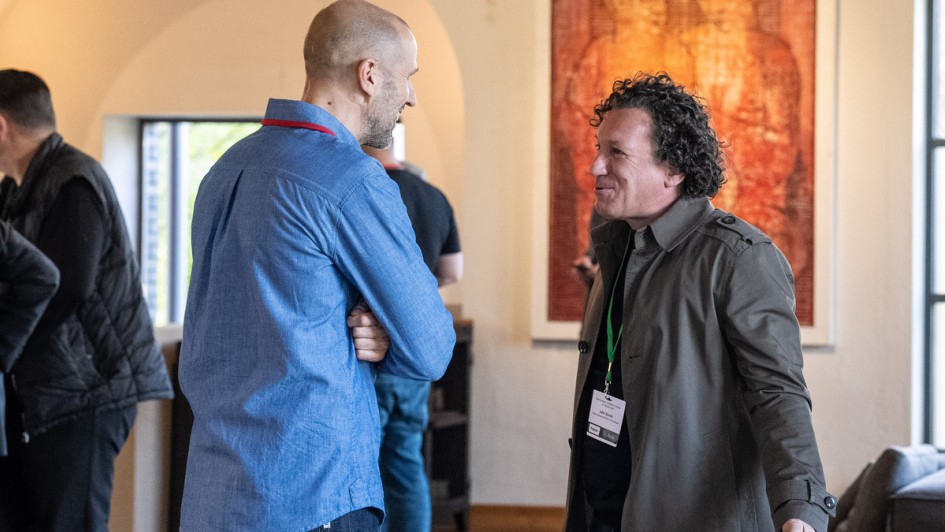 Michael Blumenstein im Gespräch mit Teilnehmer 