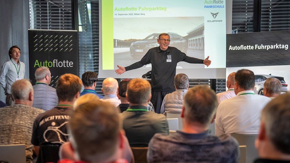 Vor der Tour auf der Strecke klärten die Instruktoren, auf was alles zu achten ist, damit es sicher für alle bleibt.