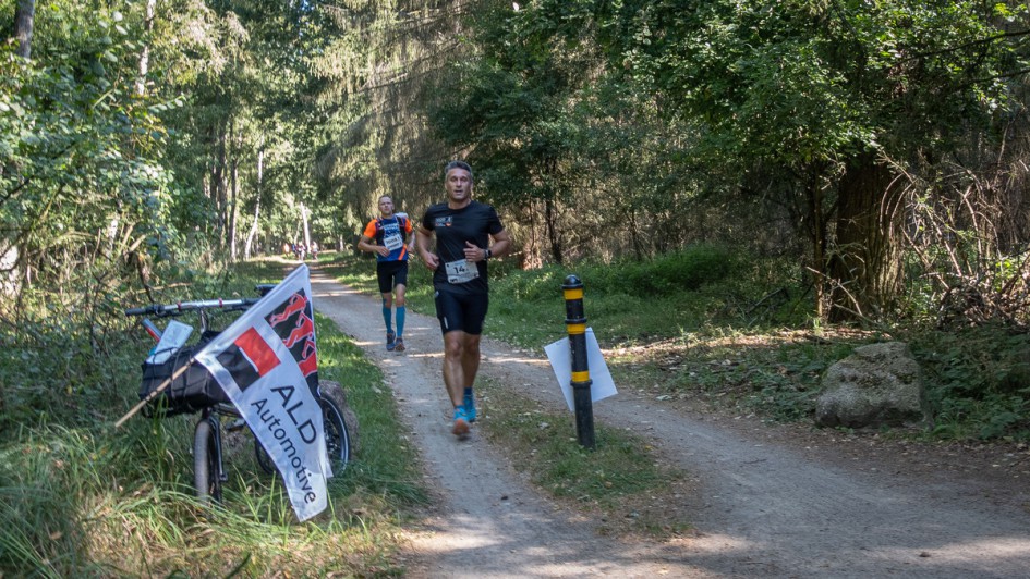 Dirk Höhne läuft beim ALD und Leaseplan Run For Charity als zweiter Läufer im team Flotte Rückläufer. 