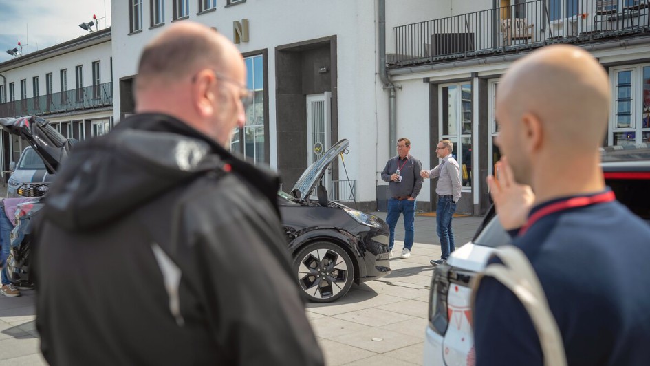 Unterhaltung während des Fuhrparktags in Köln in der Motorworld