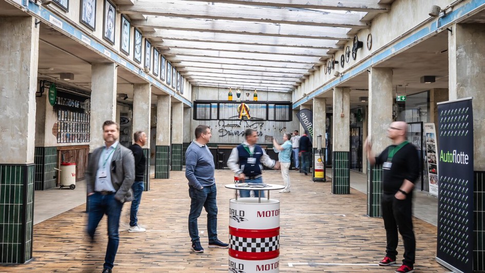 Durchgangshalle in der Motorworld in Köln