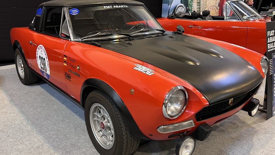 07_Vom_Skorpion_gestochen_-_Den_Fiat_124_Spider_gab__Foto_autodrom.jpeg