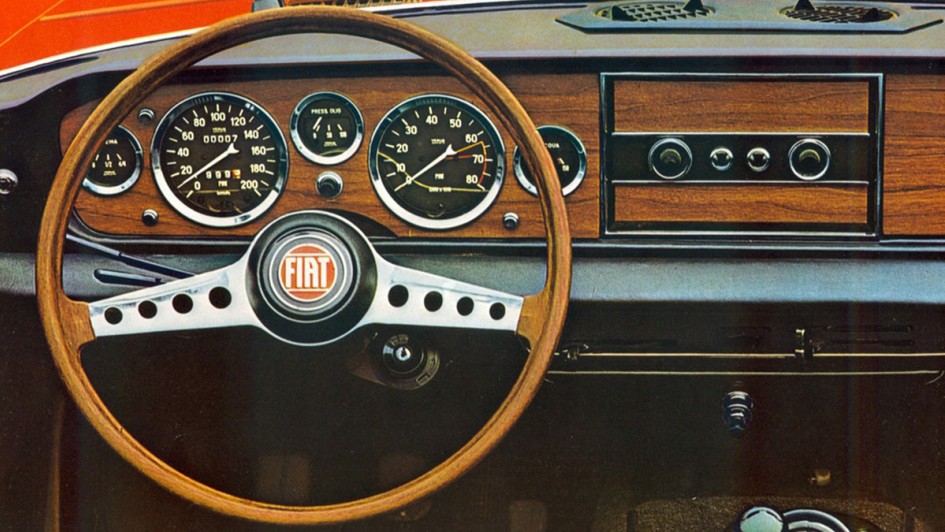 08_Klassische_schone_Stilikone_-_Das_Cockpit_des_Fiat__Foto_Fiat.jpg