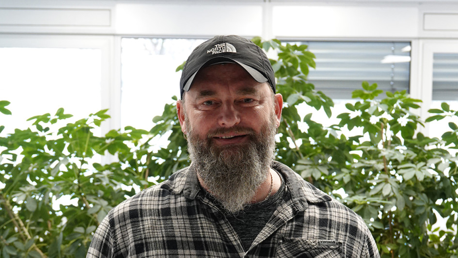 Michael Lachner von System-Logistik freut sich über die gute Arbeit und dass die Fahrzeuge schnell wieder einsatzfähig sind