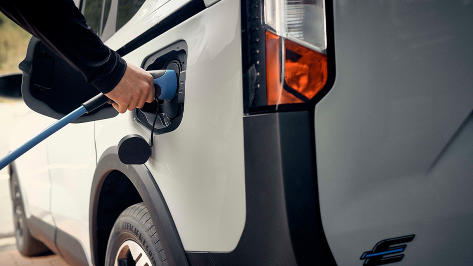 Ford E-Tourneo Courier