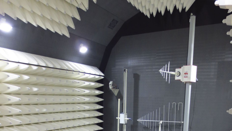 Eigene Messkabinen fürs Ermitteln der Geräuschentwicklung dienen den Druckmaschinen wie der Ladetechnik zugleich.