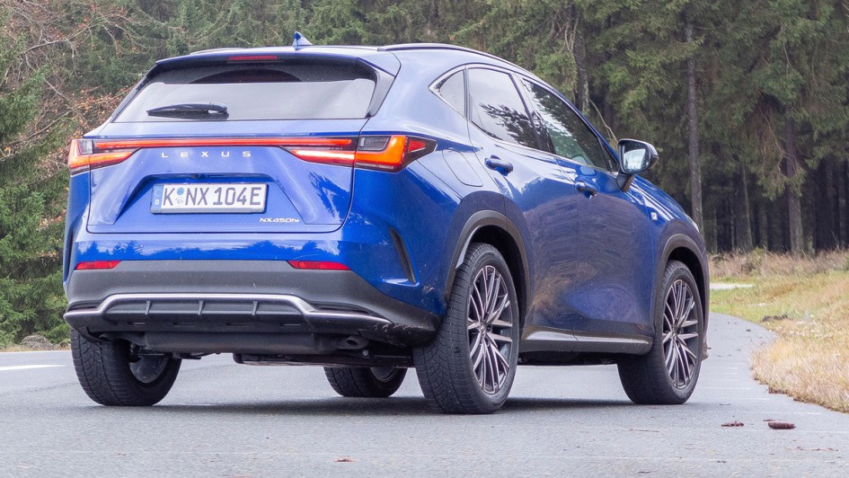 Lexus NX (2023)