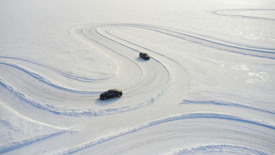 Gut 2.500 Kilometer von Stuttgart entfernt drehen die Probanden ihre Runde im tiefen Schnee und auf Eis.