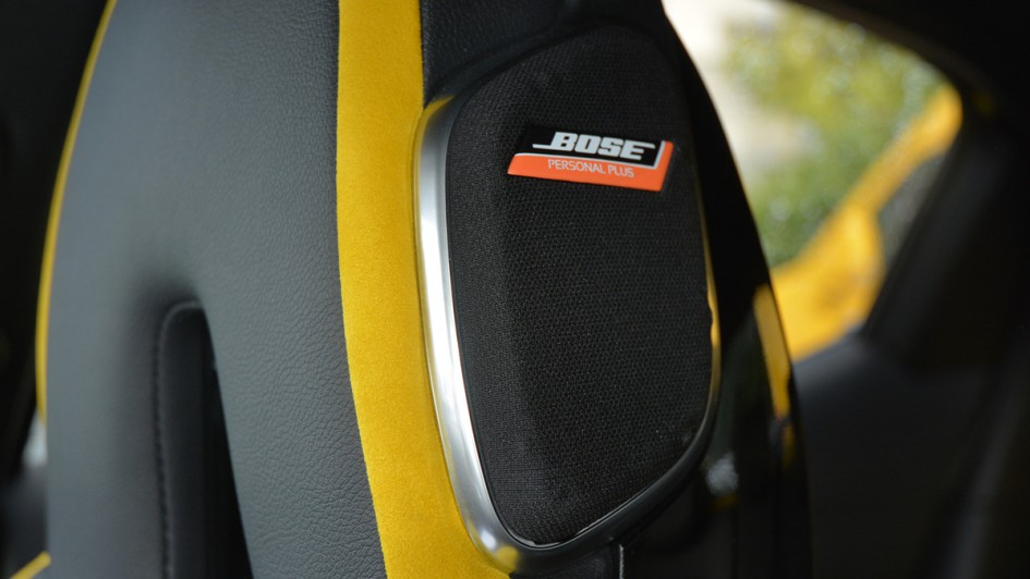 Nissan Juke Hybrid, Kopfstütze, Lautsprecher