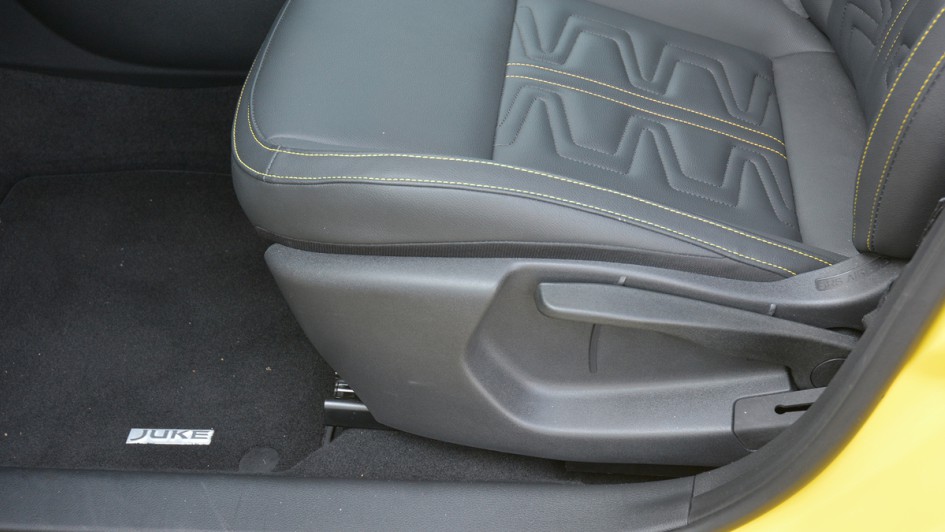 Nissan Juke Hybrid, Sitz, Sitzverstellung