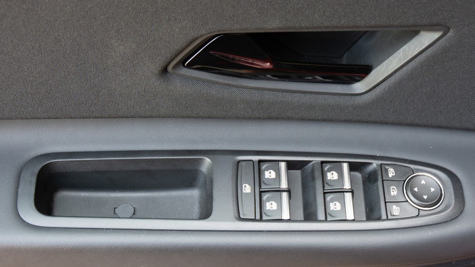 Nissan Micra, Cockpit, Tür, Fensterheber, Spiegeleinstellung