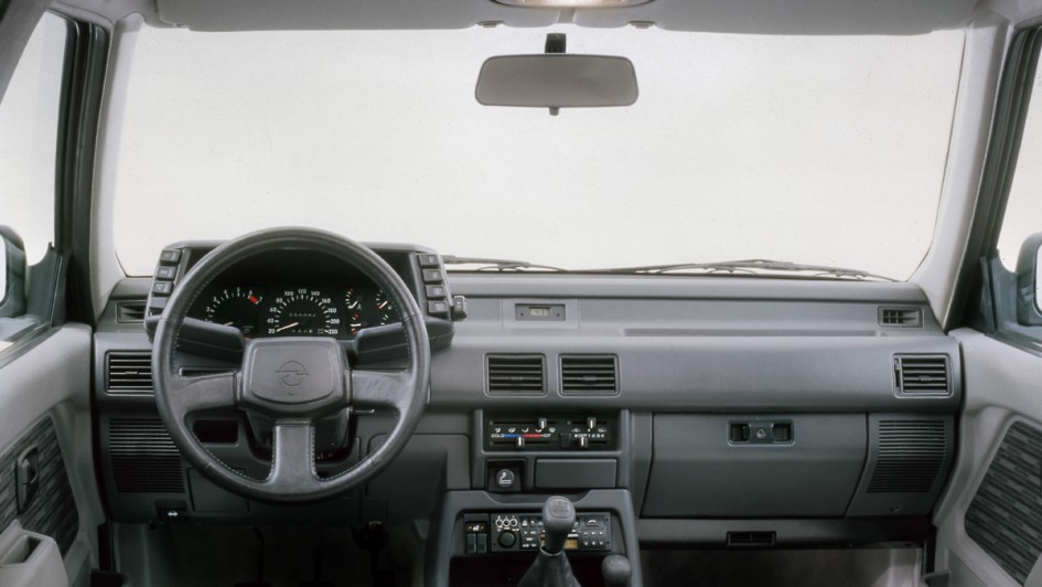 Innenraum des Opel Frontera A