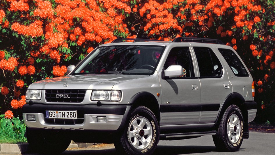 Opel Frontera B schraeg von vorn