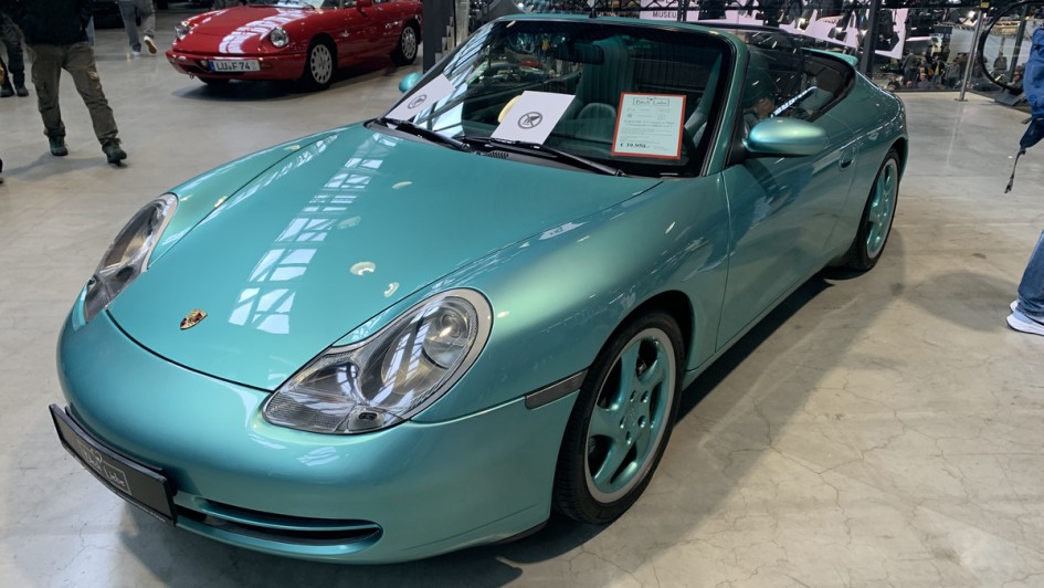 Porsche 911, Modell 996, als Cabrio in interessantem Grünblaumetallic