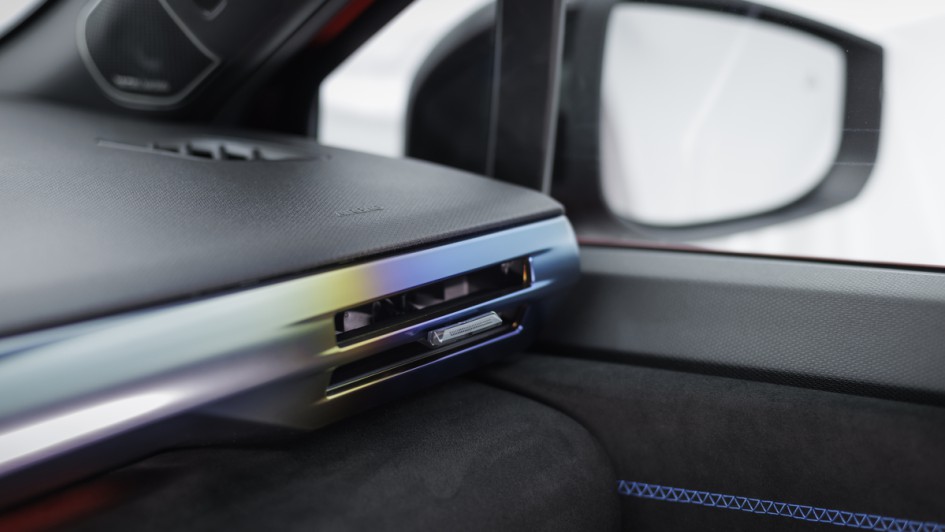 Armaturenbrett-Dekor mit Hitzverlaufszeichnung am Renault Clio