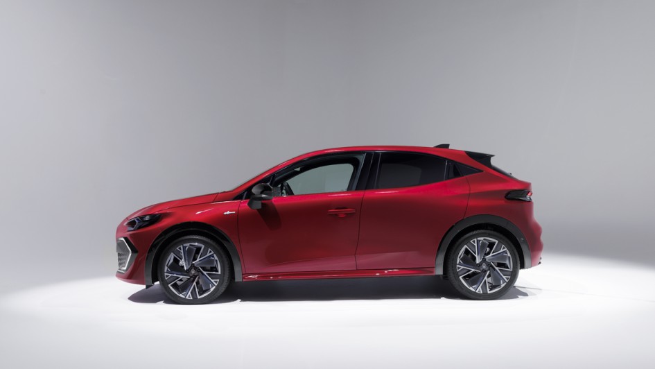 Seitenansicht eines roten Renault Clio Modelljahr 2026